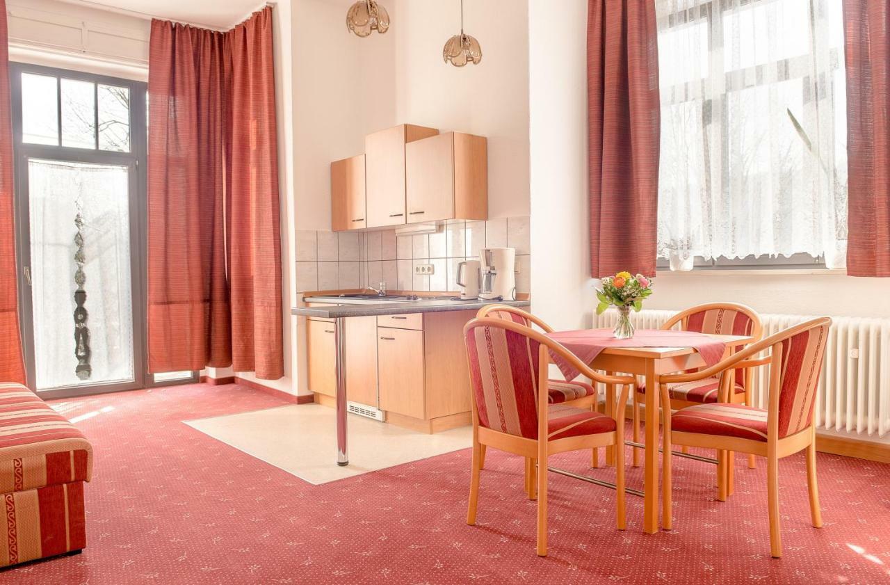Hotel-Pension Heimburg Бад-Эльстер Экстерьер фото