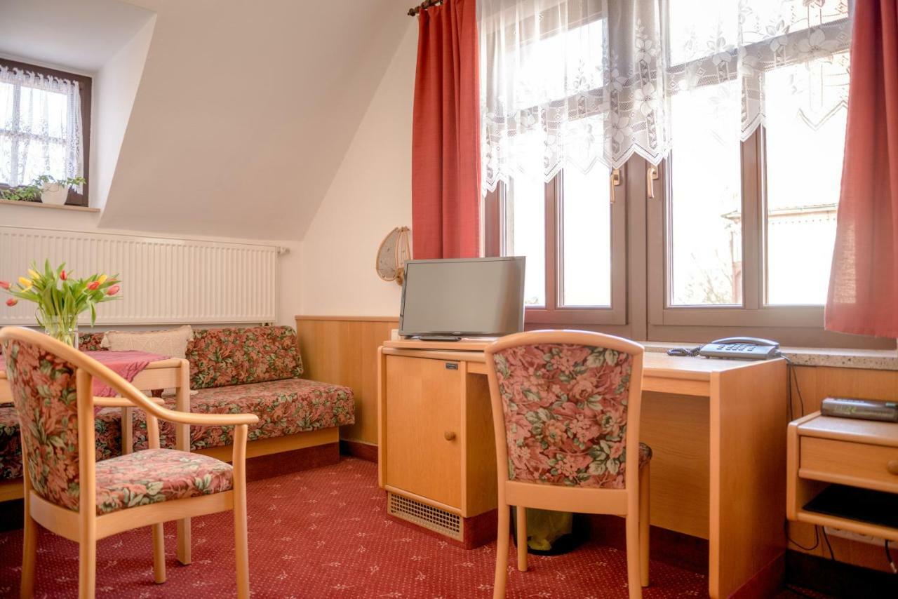 Hotel-Pension Heimburg Бад-Эльстер Экстерьер фото