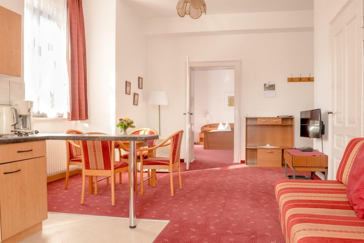 Hotel-Pension Heimburg Бад-Эльстер Экстерьер фото